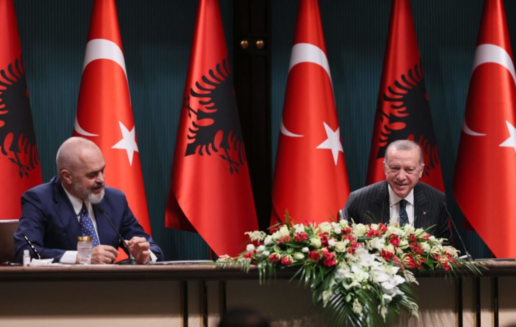 Sheshit në Laç do t’i vihet emri i tij/ Ja agjenda e vizitës së Erdogan në Shqipëri!