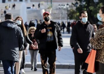 “Mjekët e pavaksinuar afat deri më 31 mars, ndryshe do të pushohen”/ Ministri grek paralajmëron masat e reja