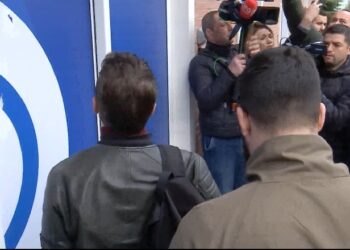 Dita e 3-të/ Grupi i Berishës shkon sërish në selinë e PD-së, i gjejnë dyert e kyçura