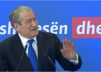 Berisha e nis fjalën e tij në Shkodër duke mbajtur një minutë heshtje për Ramazan Rragamin