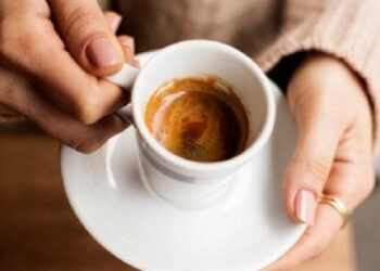 “Aleati” i mëngjesit, arsyet pse është mirë të pini kafe/ Ja çfarë ndodh me trupin tonë