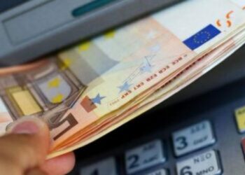 Skandali me rrogat/ Spikerja e lajmeve: Kur më doli paga s’më folën më shoqet, nuk ma kanë hapur më telefonin