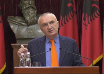 “Blindat dhe ata me maska s’i dërgova unë në selinë e PD”/ Meta i përgjigjet Bashës: Dihet kush fshihet e kush e provokon Presidentin