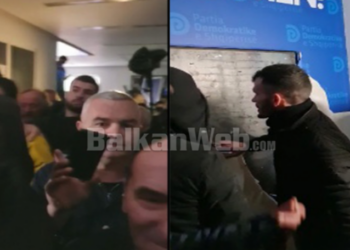 “Hape derën Lulzim”/  Futen mbështetësit e Berishës, çfarë po ndodh brenda selisë së PD
