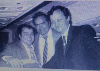 Nga buzuqet greke tek sherri me doganierin. Si ja punuam Azem Hajdarit bashkë me Filip Çakulin pasi donte të prangoste një ish të përndjekur