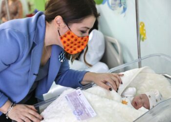 Manastirliu viziton bebet e para të vitit 2022: Do të jetë viti i fëmijëve. 115 mijë kanë përfituar bonusin e bebes