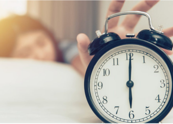 E keni të vështirë të ngriheni nga shtrati në mëngjes? Studimi tregon një detaj interesant për ju