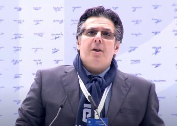 ‘Berisha s’mori asnjë në telefon që t’i dilnim në mbrojtje, siç ju urdhëron Basha juve’/ Paloka letër deputetëve: Më qesharakë se ‘kërpërata’ e Jenisheri?!