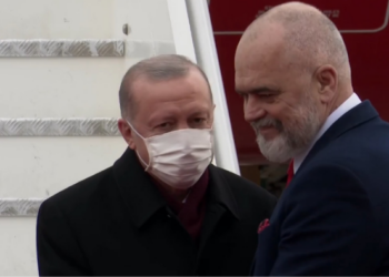 “Priti Erdoganin në ditën e vdekjes së armikut të betuar të turqve”/ Mediat greke, jehonë reagimit të Ramës për vizitën e presidentit turk