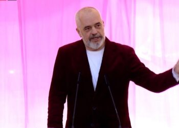 “Si në mesjetë”/ Rama për 8 janarin: Godina e PD u kthye në kështjellë, si shesh-xhirimi i një reality-show