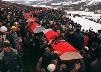 Vetëm Shqipëria hesht…