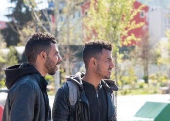 “Me bisturi desha të pres…”/ Rrëfimi i dëshpëruar i emigrantit të paligjshëm në Shqipëri: Kam ecur në këmbë ditë e natë