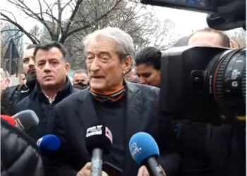 Berisha mbyll protestën para PD: U vërsulën si bisha për të mbushur komisariatet. Do vazhdojmë në forma më të fuqishme! Të plagosurit…!