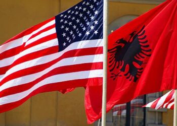 “Vazhdoni të ecni përpara”/ SHBA mbështet zgjatjen e mandatit të organeve të vetingut: Shqipëria e vendosur drejt integrimit në BE