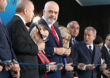 “Të themi bismilah”/ Erdogan: Le ta presim shiritin. Gërshërët nuk do jepen