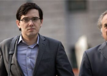 Martin Shkreli përjashtohet përgjithmonë nga industria e barnave, urdhërohet të paguajë 65 milionë dollarë