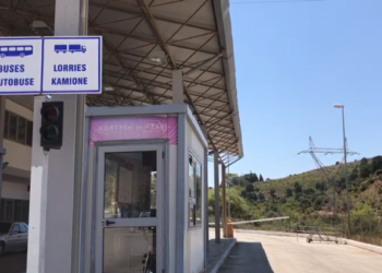 Shifrat/ Shqiptarët zgjedhin ta festojnë Vitin e Ri jashtë, regjistrohet fluks më i lartë në dalje në Qafë Botë dhe në Portin e Sarandës