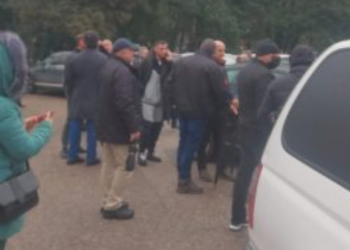 S’mungon në asnjë protestë të Berishës/ Stresi mes mbështetësve në oborrin e PD