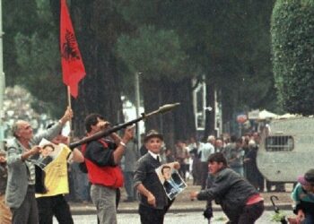 Të akuzuarit për grushtin e 14 shtatorit ’98 pjesë e grupit të Berishës për të pushtuar selinë e PD-së, pritet të rrethojnë Bashën më 8 janar