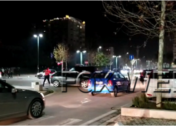 Vlorë/ Shpërthim me eksploziv në një makinë në qytet, pamje nga vendngjarja (VIDEO)