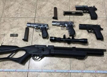 Emri/ Terrorizoi banorët duke qëlluar me pistoletë në ajër, arrestohet 48-vjeçari tek “Kodra e Priftit” në Tiranë. Në banesë zbulohen armë të tjera