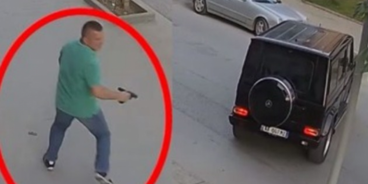 MUÇA NË NJË NGA PËRPLASJET E TIJ ME POLICINË E ELBASANIT