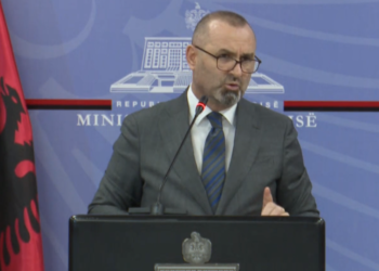 ‘Për këta zotërinj vendimet e gjykatave nuk vlejnë’/ Manja denoncon dy raste abuzimi në Kadastrën e Sarandës: Sot do t’i referojmë në Prokurori