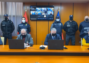 Si u “prenë” fijet e bandave që trafikonin emigrantë nga Lindja e Mesme/ Anti-Mafia e Leçes: Përdornin emra false, gjetëm kanalet financiare