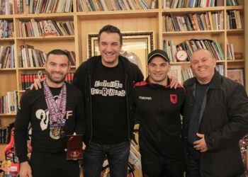 Veliaj i dorëzon medaljen e mirënjohjes kampionit të botës në peshëngritje, Briken Çalja: Krenari! Do vazhdojmë ta mbështesim këtë sport