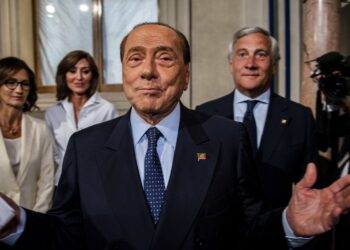 FOTO / Cila është Julinda, vajza shqiptare që i mori mijëra euro Silvio Berluskonit