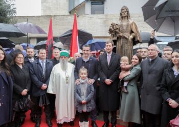 Pas Zogut, edhe Geraldina me shtatore në Tiranë! Veliaj: Raporti me Hungarinë është special