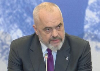 ‘Na mbyte, 200 lekë nafta’, Rama i përgjigjet komentuesit: Çmimet në pazar i ngre e i ul tregu, jo qeveria!