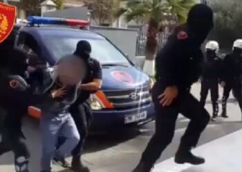 Po transportonte 57 emigrantë me kamion 3 muaj më parë, arrestohet i riu i shpallur në kërkim në Korçë