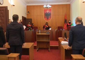 Shtyhet seanca në Kushtetuese për shkarkimin e Metës, Presidenca kërkon 48 orë kohë për përgjigjet