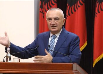 A do e lironi zyrën nëse shkarkoheni? Meta: S’do të ketë brava në Presidencë, kur të iki do të ketë festë