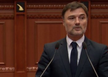 “Kemi përgjegjësi për shtetformimin”/ Alibeaj: Me të drejtë të Zotit, vota jonë duhet të ishte kundër vettingut!