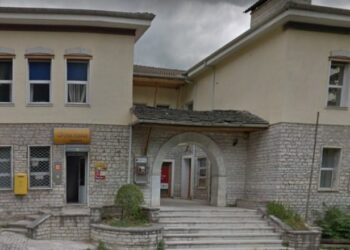 Grabitet zyra e Postës Shqiptare, vlonjati merr lekët e pensioneve, kapet pas disa minutash