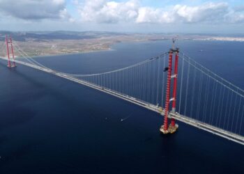 “Çanakkale 1915” / Turqia ndërton urën gjigante që lidh Europën me Azinë: Ja simbolika e saj (VIDEO)