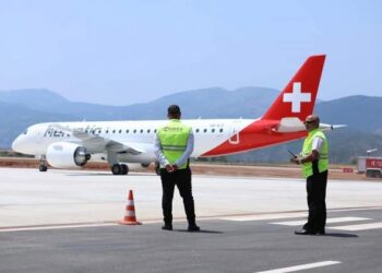 Balluku: Aeroporti i Kukësit konkurrent me atë të Tiranës, ndikim në uljen e çmimit të biletave