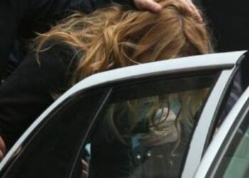 Durrës/ 23-vjeçari rrëmben ‘fiksimin’ e tij, e fut me forcë në makinë dhe më pas…