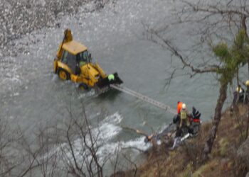 Policia Elbasan jep versionin zyrtar të aksidentit tragjik me tre viktima në lumin Shkumbin