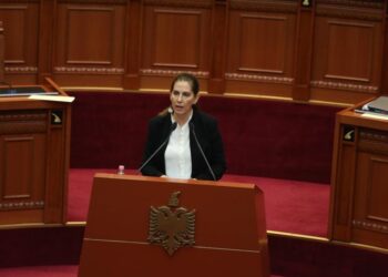 Sezoni veror/ Kumbaro paralajmëron kontroll të çmimeve abuzive në plazhe