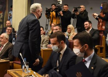 Parlamenti i Malit të Zi rrëzon qeverinë Krivokapiç
