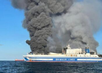 Operacioni i shpëtimit/ Grupet e ndërhyrjes shpëtojnë dy pasagjerët e bllokuar në Anije