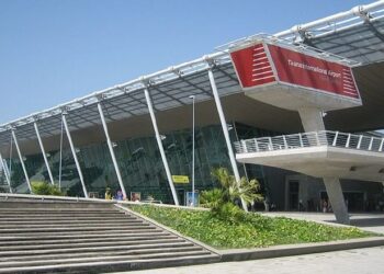 Tentoi të korruptonte punonjësit e Policisë Kufitare, arrestohet një person në Rinas