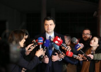 Pse ishte i acaruar kreu i PD?!/ Basha përplaset me gazetaren: Nëse s’të pëlqen, merr kamerën dhe largohu!