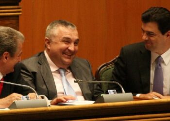 Çuditë shqiptare dhe Basha që i jep vetes statusin e “atletit” të antikorrupsionit