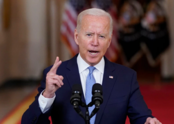 SHBA “rrethon” Rusinë, Biden shpall sanksionet e dhimbshme: Ky është vetëm fillimi, ja lëvizja e trupave tona