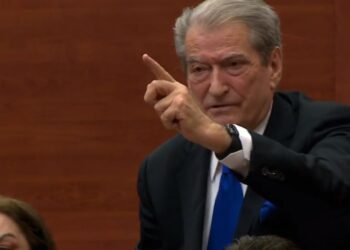 “Rama lobon kundër meje në SHBA”/ Spiropali i përgjigjet Berishës: Ik shijo perëndimin, e more damkën