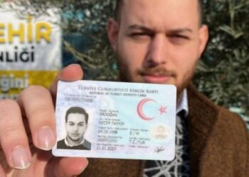 Shkakton habi tek të gjithë/ Emri i këtij të riu është Recep Tayyip Erdoğan: Kur e mori vesh Presidenti më trajtoi…!